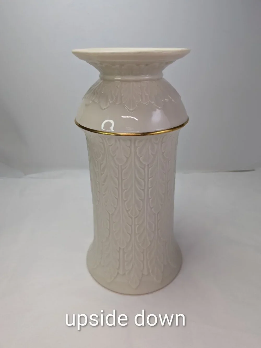 Vintage Lenox Ivory Porcelain Acanthus Leaf Pedestal Vase 24k Gold Trim 9.5”